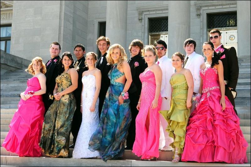 Tips On How To Stand Out At Prom 2022